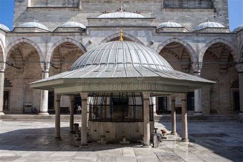 A Mesquita Yavuz Sultan Selim! Uma Jóia Otomana Escondida em Walled City de Izmir.